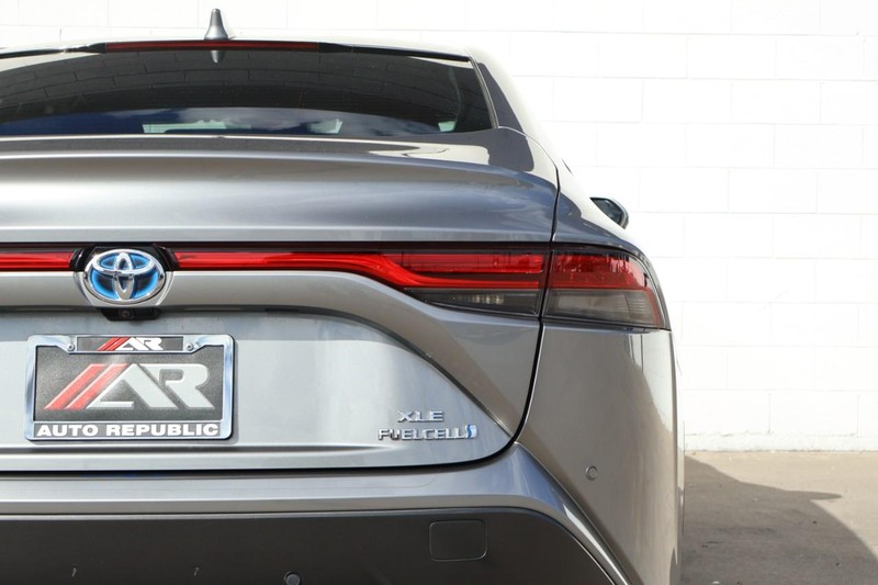 Toyota Mirai Vehicle Full-screen Gallery Image 07