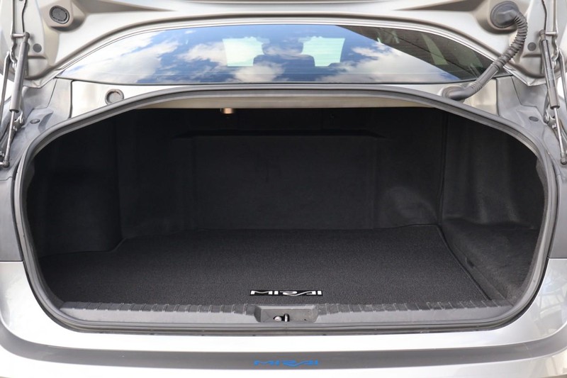 Toyota Mirai Vehicle Full-screen Gallery Image 09