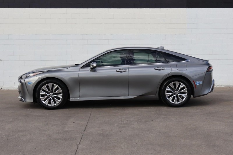 Toyota Mirai Vehicle Full-screen Gallery Image 11