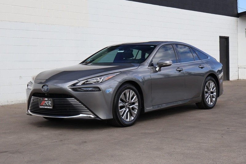 Toyota Mirai Vehicle Full-screen Gallery Image 12