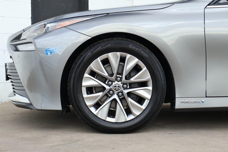 Toyota Mirai Vehicle Full-screen Gallery Image 14