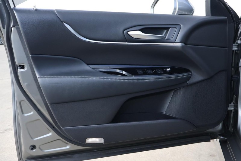 Toyota Mirai Vehicle Full-screen Gallery Image 15