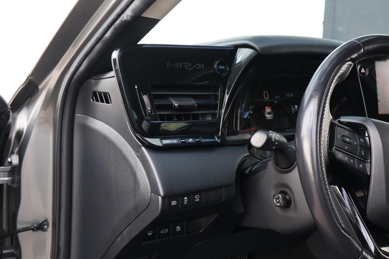 Toyota Mirai Vehicle Full-screen Gallery Image 18