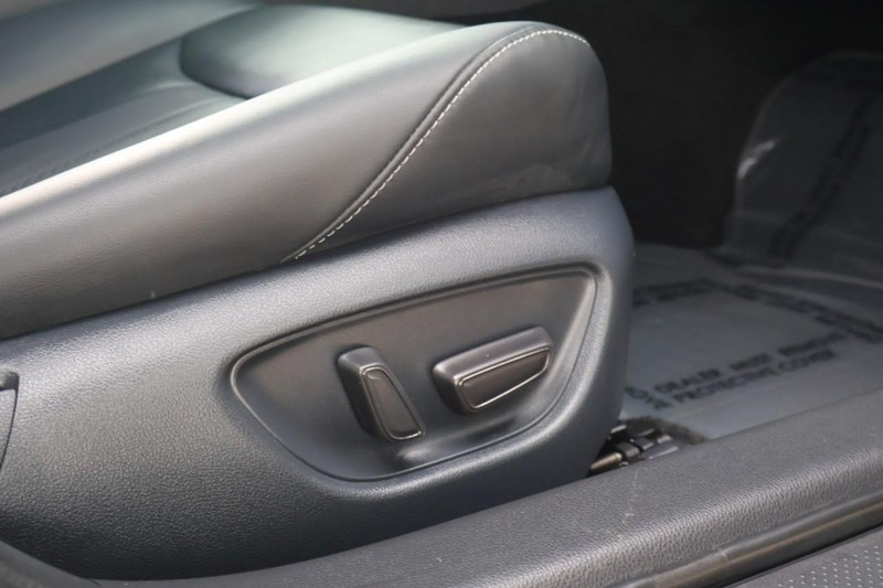 Toyota Mirai Vehicle Full-screen Gallery Image 23