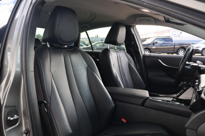 Toyota Mirai Vehicle Full-screen Gallery Image 24