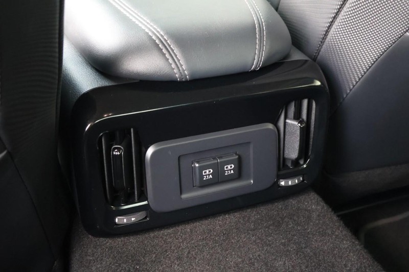 Toyota Mirai Vehicle Full-screen Gallery Image 26