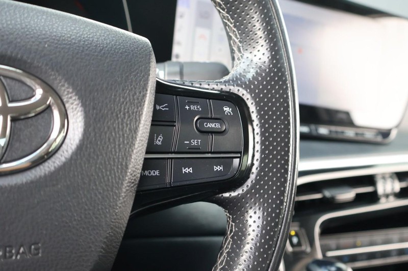 Toyota Mirai Vehicle Full-screen Gallery Image 31