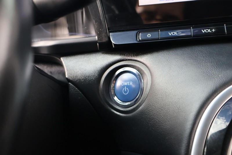 Toyota Mirai Vehicle Full-screen Gallery Image 32