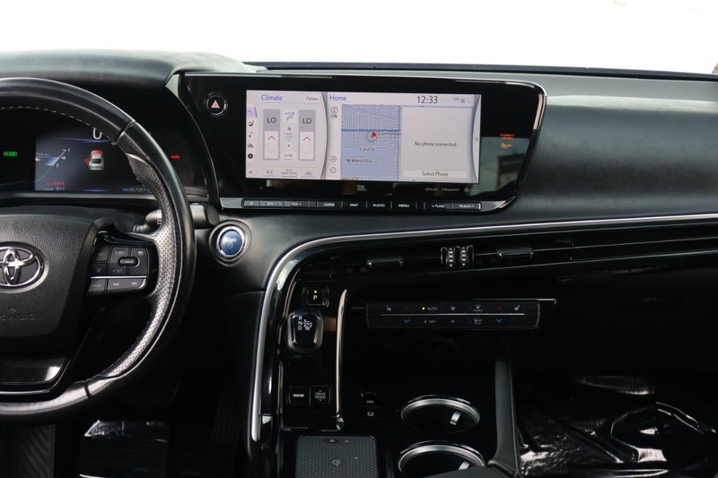 Toyota Mirai Vehicle Full-screen Gallery Image 33