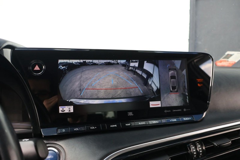 Toyota Mirai Vehicle Full-screen Gallery Image 35