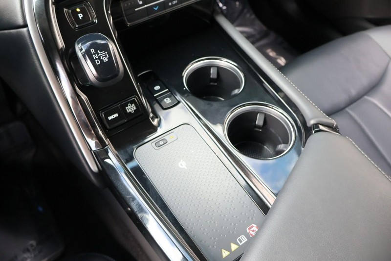 Toyota Mirai Vehicle Full-screen Gallery Image 38