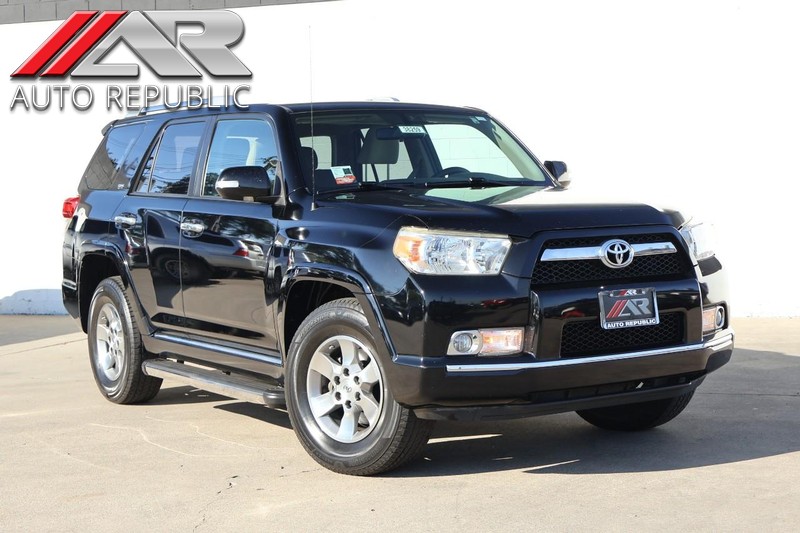 Toyota 4Runner Vehicle Full-screen Gallery Image 01