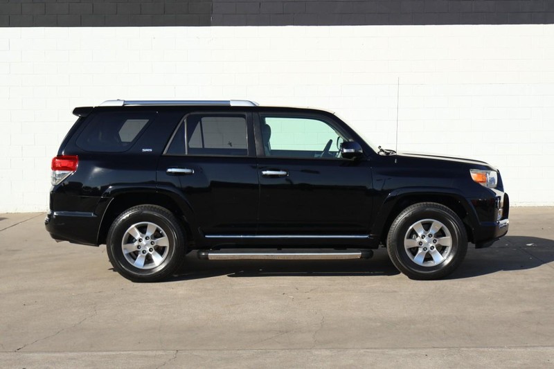 Toyota 4Runner Vehicle Full-screen Gallery Image 04