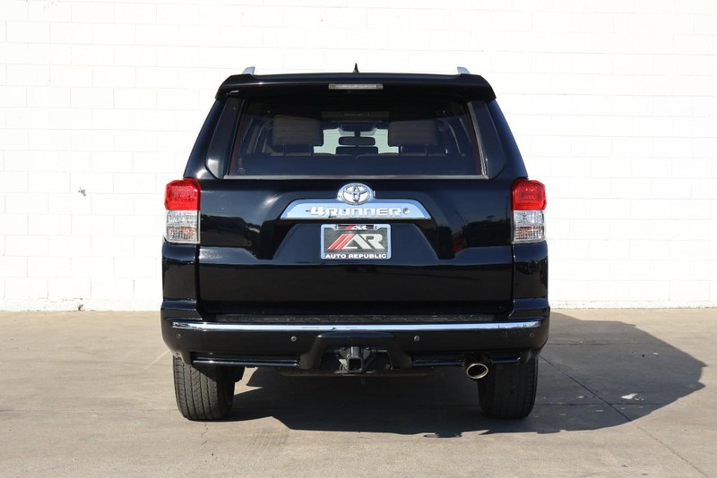 Toyota 4Runner Vehicle Full-screen Gallery Image 06