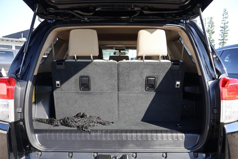 Toyota 4Runner Vehicle Full-screen Gallery Image 08