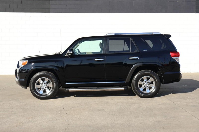 Toyota 4Runner Vehicle Full-screen Gallery Image 10