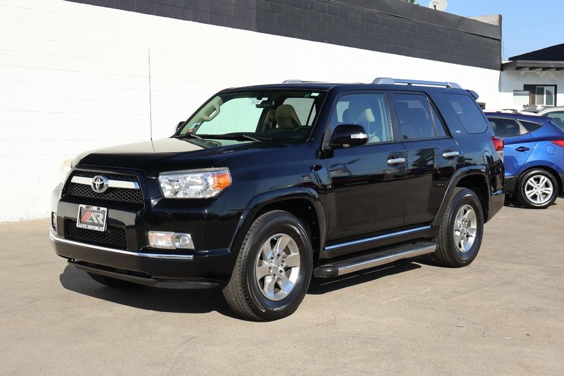 Toyota 4Runner Vehicle Full-screen Gallery Image 11