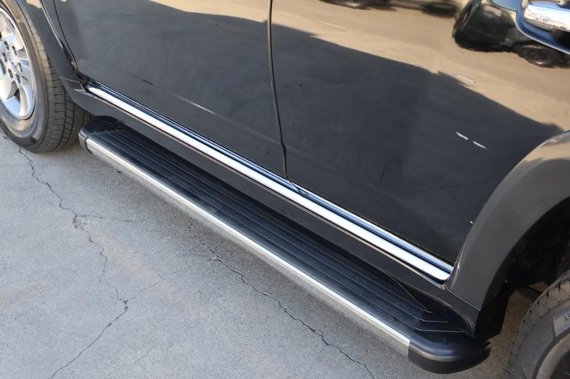 Toyota 4Runner Vehicle Full-screen Gallery Image 12