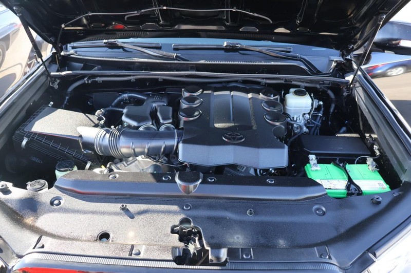 Toyota 4Runner Vehicle Full-screen Gallery Image 13