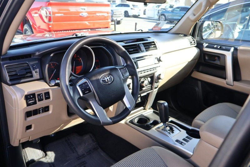 Toyota 4Runner Vehicle Full-screen Gallery Image 17