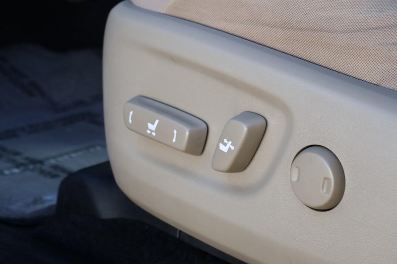 Toyota 4Runner Vehicle Full-screen Gallery Image 19