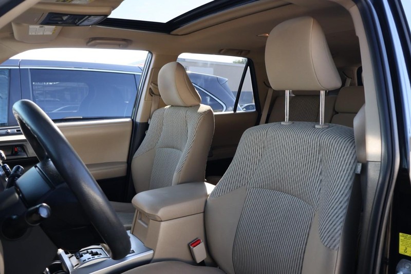 Toyota 4Runner Vehicle Full-screen Gallery Image 20