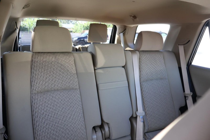 Toyota 4Runner Vehicle Full-screen Gallery Image 25