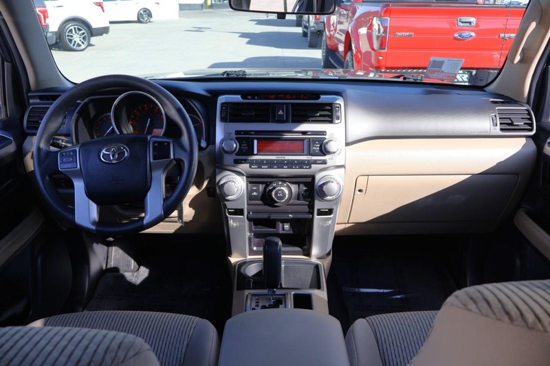 Toyota 4Runner Vehicle Full-screen Gallery Image 27