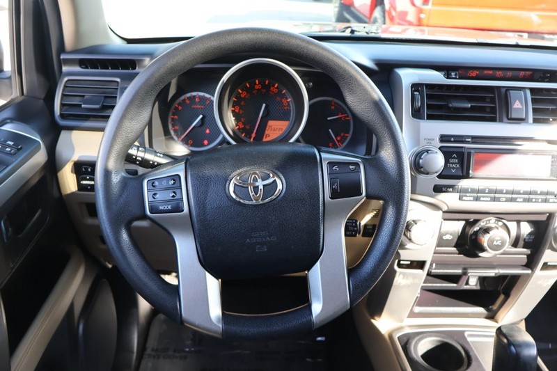 Toyota 4Runner Vehicle Full-screen Gallery Image 29
