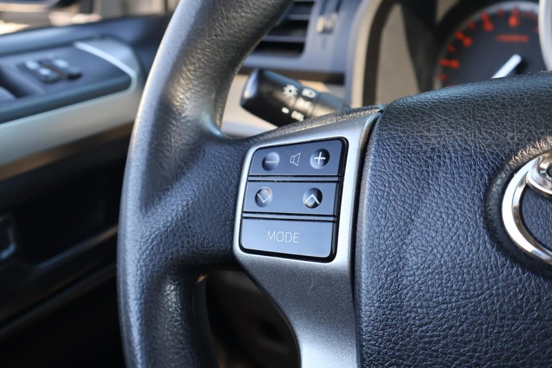 Toyota 4Runner Vehicle Full-screen Gallery Image 30