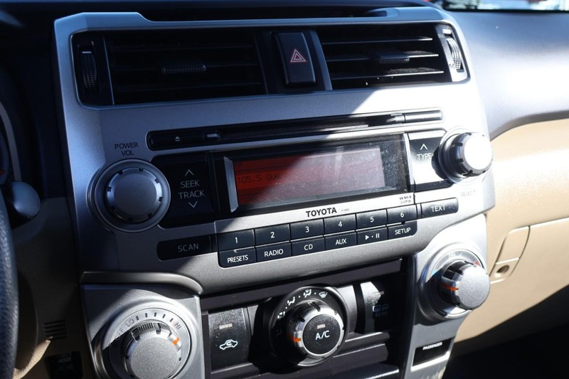 Toyota 4Runner Vehicle Full-screen Gallery Image 33