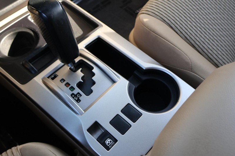 Toyota 4Runner Vehicle Full-screen Gallery Image 36