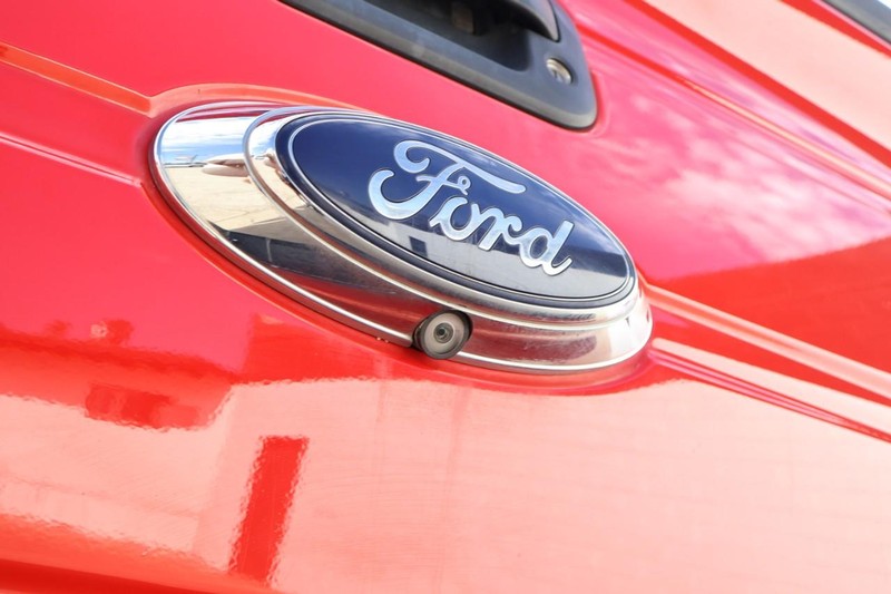 Ford F-150 Vehicle Full-screen Gallery Image 08