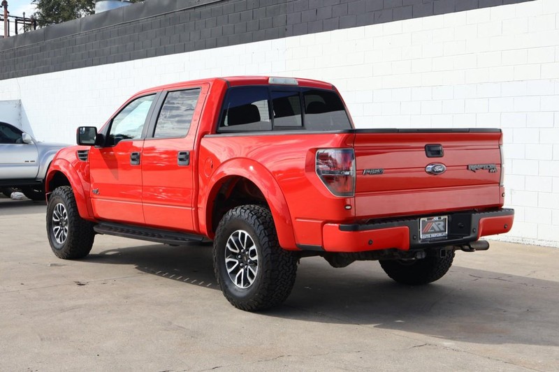 Ford F-150 Vehicle Full-screen Gallery Image 12