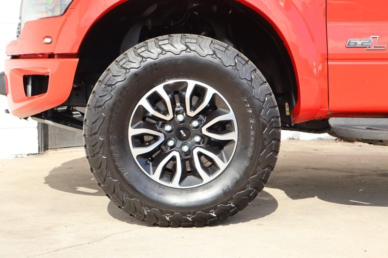 Ford F-150 Vehicle Full-screen Gallery Image 18