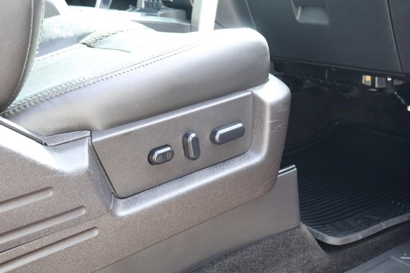 Ford F-150 Vehicle Full-screen Gallery Image 26