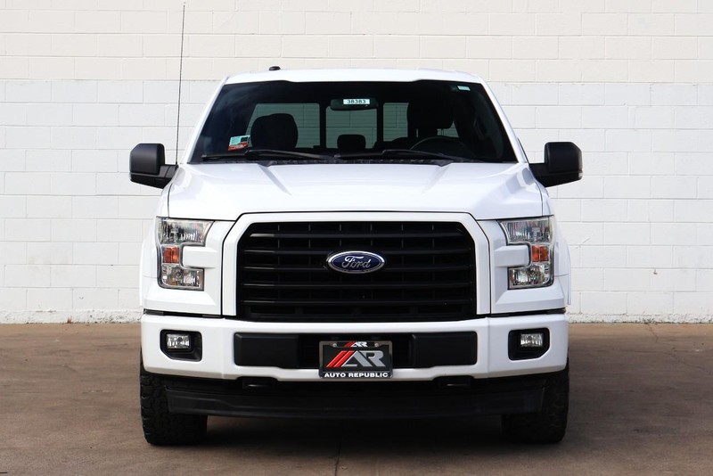 Ford F-150 Vehicle Full-screen Gallery Image 02
