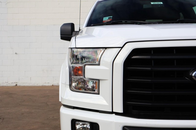 Ford F-150 Vehicle Full-screen Gallery Image 03