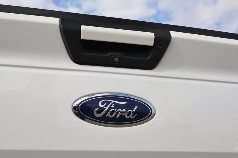 Ford F-150 Vehicle Full-screen Gallery Image 08