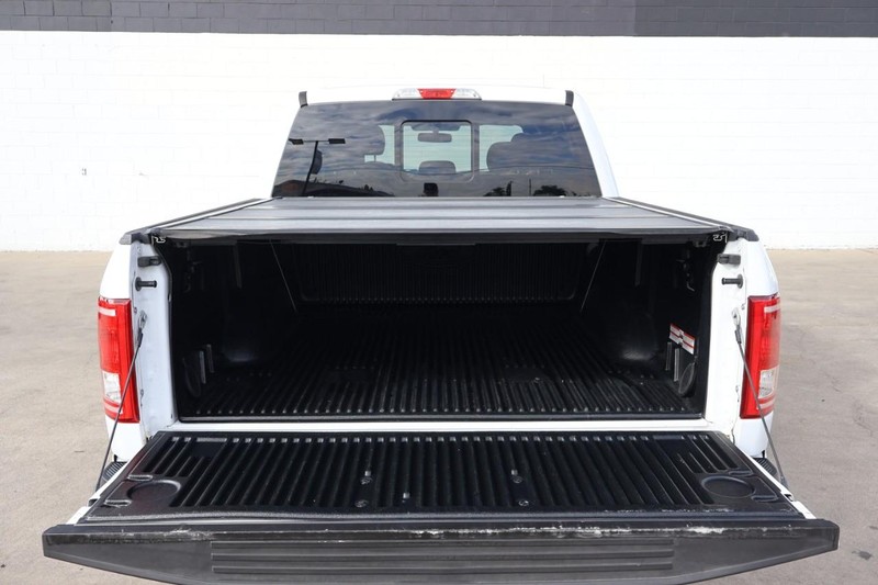 Ford F-150 Vehicle Full-screen Gallery Image 09