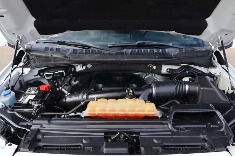 Ford F-150 Vehicle Full-screen Gallery Image 15