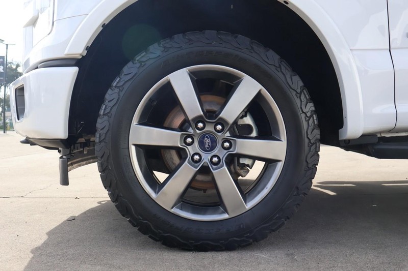 Ford F-150 Vehicle Full-screen Gallery Image 16