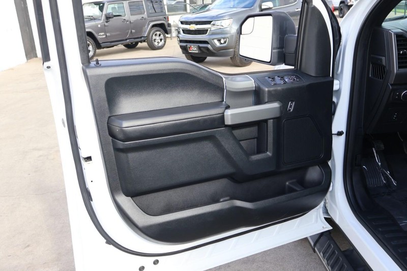 Ford F-150 Vehicle Full-screen Gallery Image 17