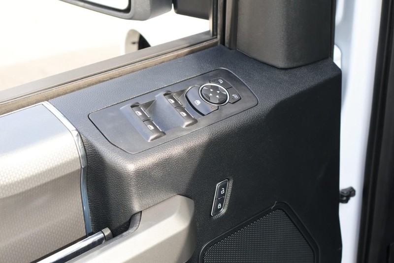 Ford F-150 Vehicle Full-screen Gallery Image 18