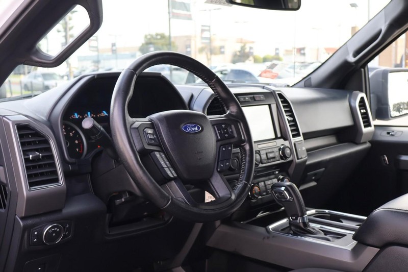 Ford F-150 Vehicle Full-screen Gallery Image 19