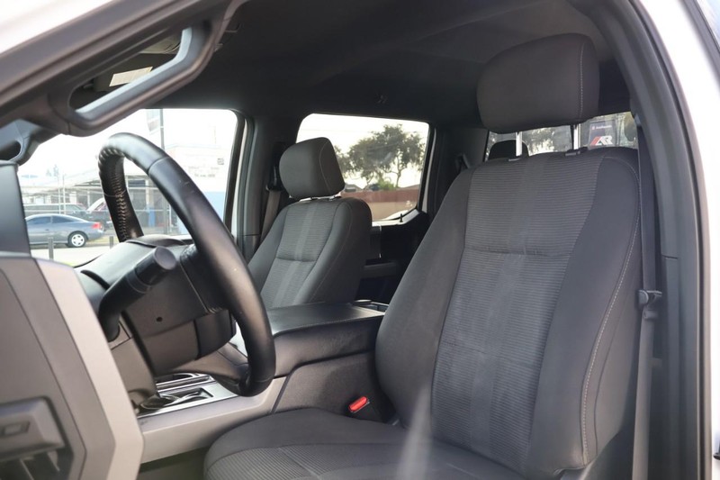 Ford F-150 Vehicle Full-screen Gallery Image 20