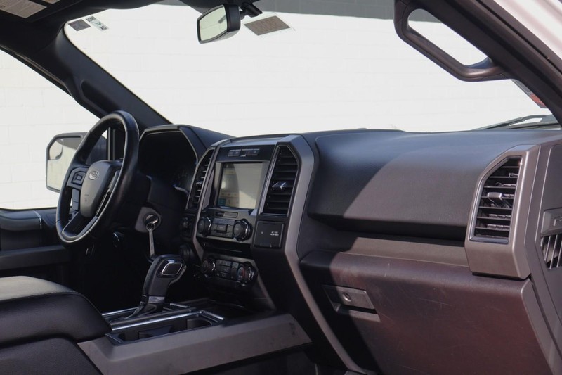 Ford F-150 Vehicle Full-screen Gallery Image 22