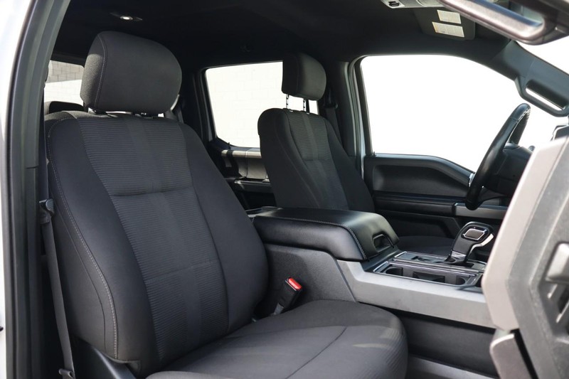 Ford F-150 Vehicle Full-screen Gallery Image 23