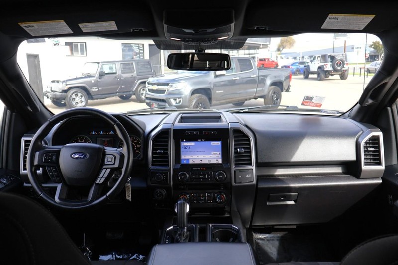 Ford F-150 Vehicle Full-screen Gallery Image 26