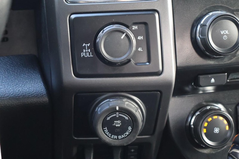 Ford F-150 Vehicle Full-screen Gallery Image 32